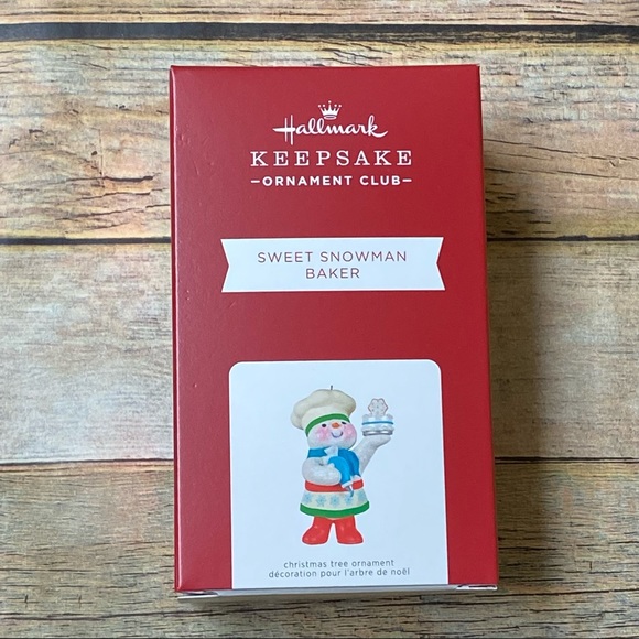 Hallmark Keepsake Ornament Club 2021 Sweet Snowman Baker NWT - Picture 1 of 9